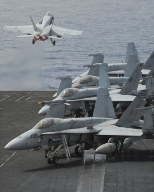 Máy bay Super Hornet cất cánh huấn luyện chiến đấu